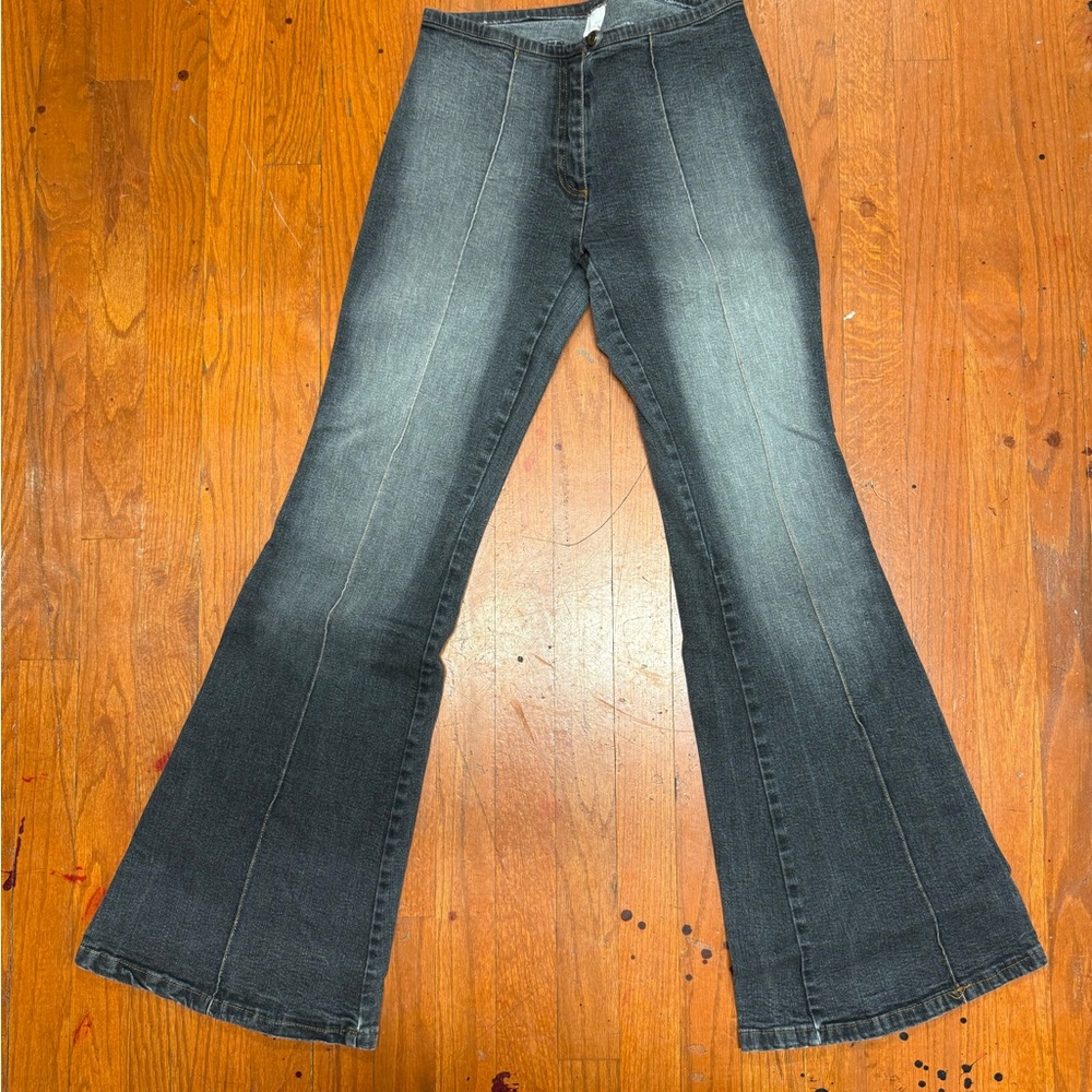 Women's Flared Jeans in Black